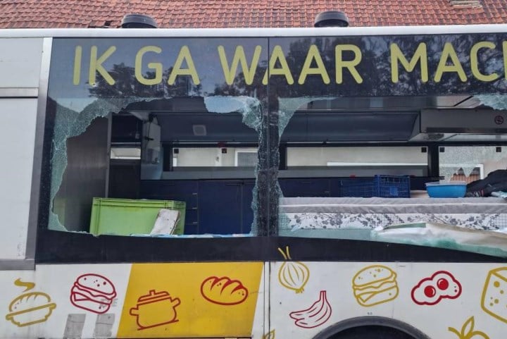 Groepje jonge kinderen vernielde keukenbus van Belgium Aid: “Ouders van daders gaven feiten toe”