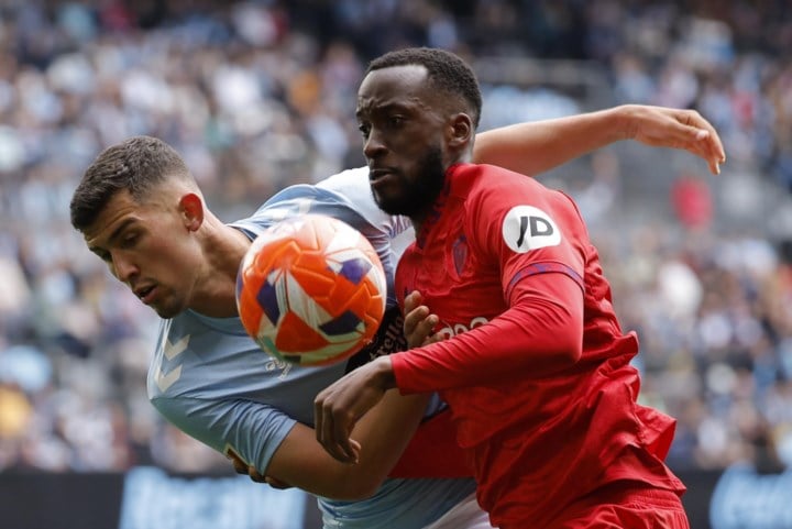 Tienkoppig Celta klopt Sevilla en Lukebakio