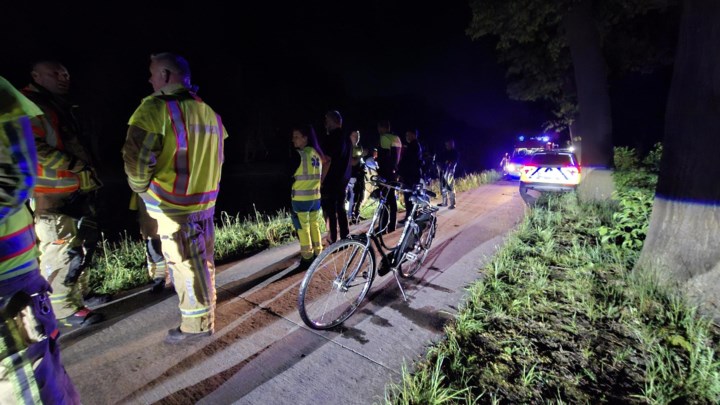 Fiets met brandend licht in kanaal zorgt even voor paniek: eigenares zat doorweekt thuis