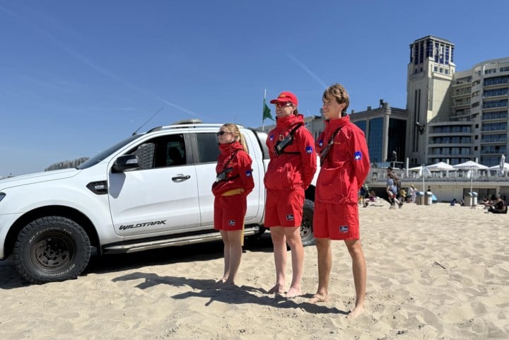 Eerste strandredders in Blankenberge hebben zonnig, maar rustig weekend achter de rug: “Een overrompeling werd het nooit”