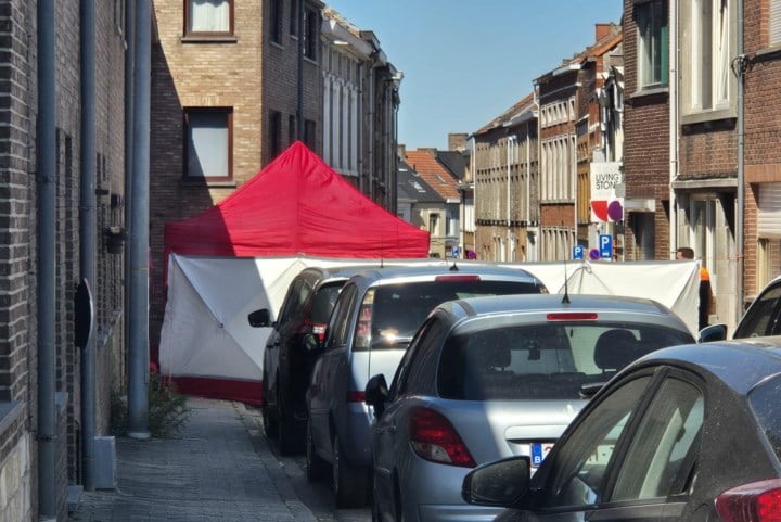 Verdacht overlijden in Tienen: omstanders proberen bloedende man (44) nog te reanimeren, vrouw (35) gearresteerd op verdenking van doodslag