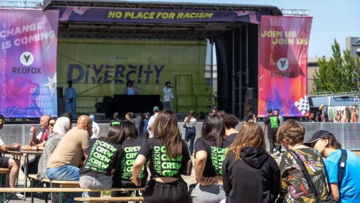 Diversiteit en verbondenheid vieren hoogtij op zonovergoten jubileumeditie van DiverCity
