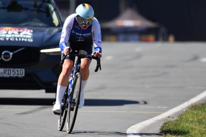 Nieuwelinge Anna Meeusen maakt favorietenrol waar in Gent-Wevelgem: “Hopelijk levert dit selectie voor Jeugdolympiade op”