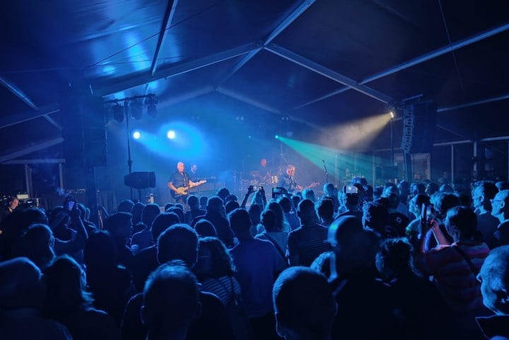 “Heel het dorp komt samen”: zonovergoten Sleuterrock viert 20ste verjaardag