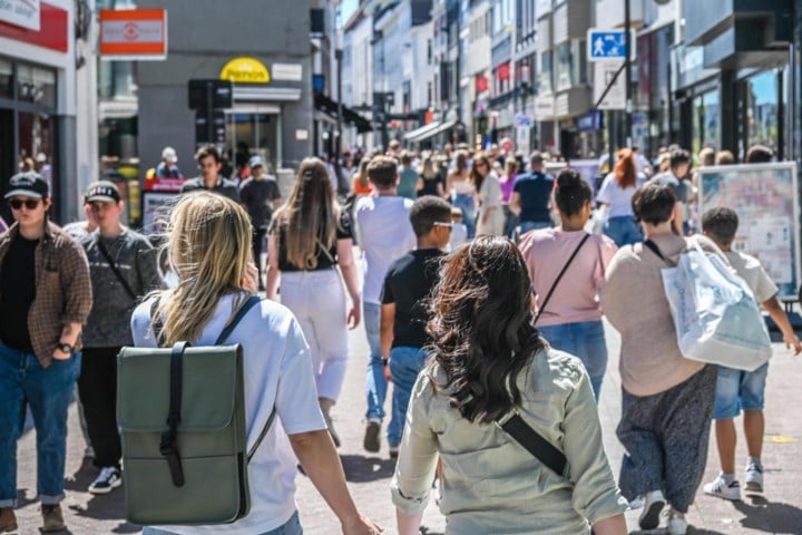 Steeds meer winkeldiefstallen in Vlaanderen, maar in deze stad is het aantal net gedaald: wij gingen mee op jacht