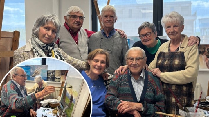 Eeuweling en groot biljarter Ferdinand exposeert schilderijen tijdens Atelier In Beeld: “Een vriend leerde me met een paletmesje werken, en ik was vertrokken”