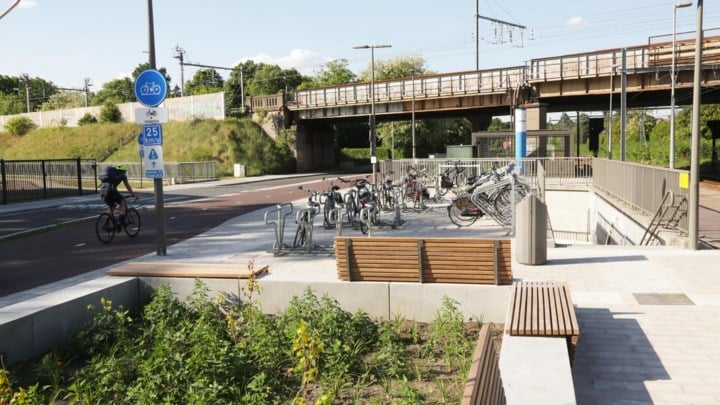 Stationsomgeving Ekeren steekt in nieuw jasje
