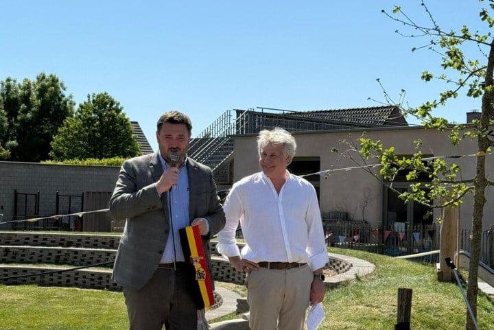Leerlingen basisschool De Sterrebloem kunnen volop genieten van nieuwe buitenspeelruimte: “Focus op het kind in een groene en duurzame omgeving”