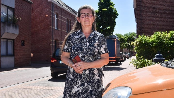 Dieven stelen feloranje kampeerwagen van Jacqueline (67): “Die camper is een tastbare herinnering aan mijn overleden man Jan”