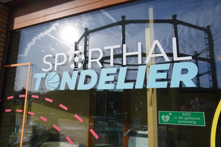 Na zes maanden kan er weer gedoucht worden in Sporthal Tondelier: “Waterlek is opgelost”