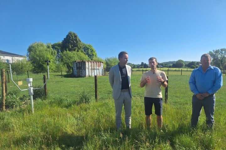 Nieuwe weerstations vertellen landbouwers wanneer ze hun gewassen moeten besproeien: “Winst voor boer én natuur”