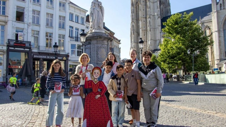 Margareta van Oostenrijk neemt kinderen mee op speurtocht door Mechelen: “Zo wordt ze meer dan een groot standbeeld”