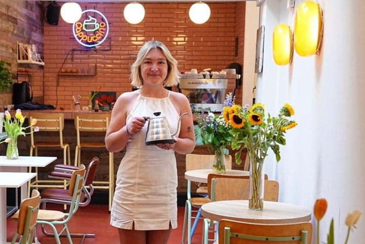Koffiebars genoeg in Gent, maar deze wijk miste er volgens Charlotte (28) nog één: “De buren kwamen zich meteen voorstellen”