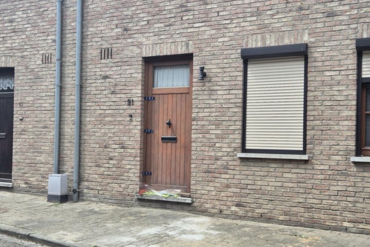Buren reageren geschokt na moord in de Potterijstraat: “Ik zag hem bloedend op straat liggen”