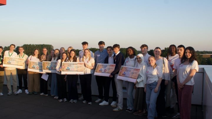 Leerlingen pitchen idee op toernooi van Lions Hartevrouwe Turnhout: “De wereld van goede doelen is veel groter dan we dachten”