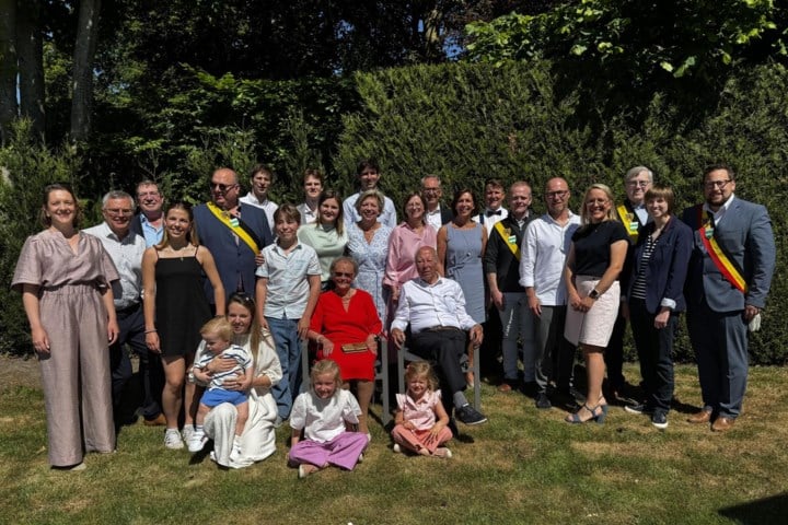 Ereraadslid Roger (87) en echtgenote Andrea (86) vieren briljanten mijlpaal van hun huwelijk: “Betekenen veel voor hun familie, maar ook voor hun dorp”
