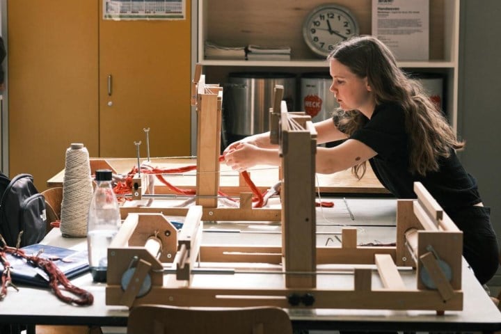 “Dit is intiem terrein voor een artiest”: voor één keer mag je van kunstenaars binnenkijken in hun atelier