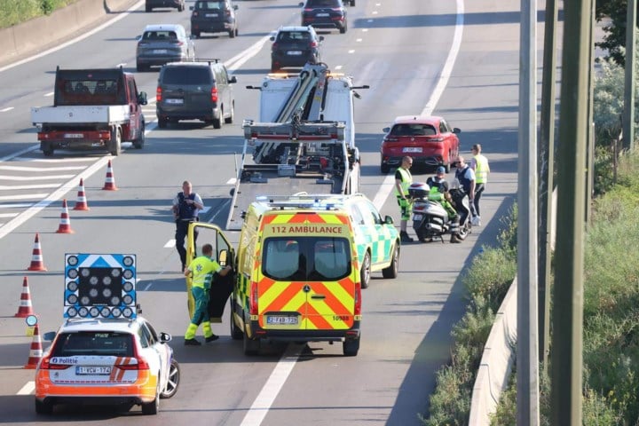 Motorrijder gewond bij aanrijding op aansluiting A12 en Antwerpse Ring
