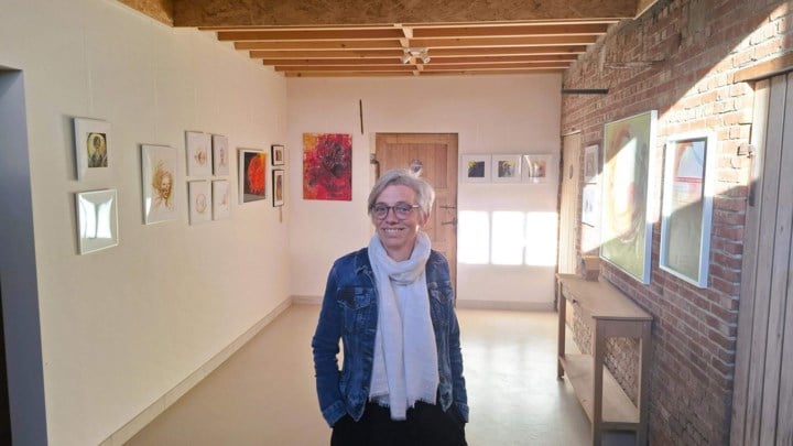 Psychologe en kunstenares Griet Geeraert (50) stelt atelier open: “Ik ben een vroedvrouw voor de ziel”