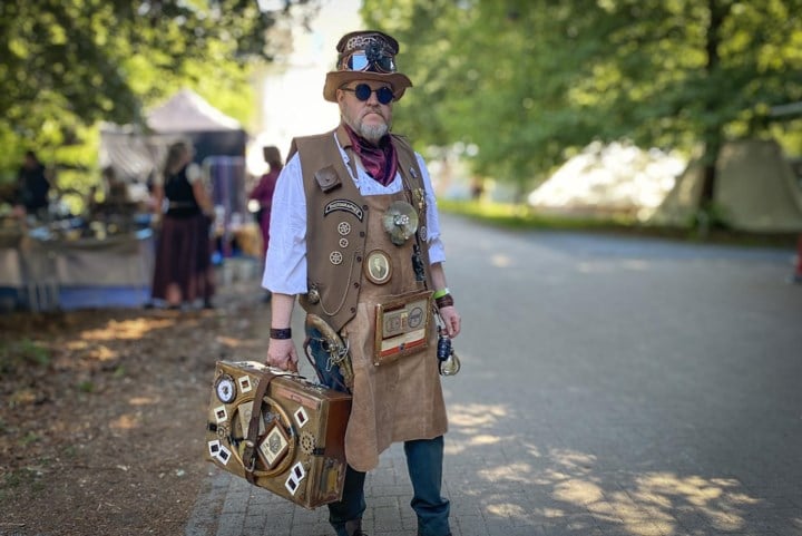 Juno Photografus nodigt zijn cosplay-vrienden uit in Kasteelpark: “Zo fijn om even in de huid van je favoriete held te kruipen”