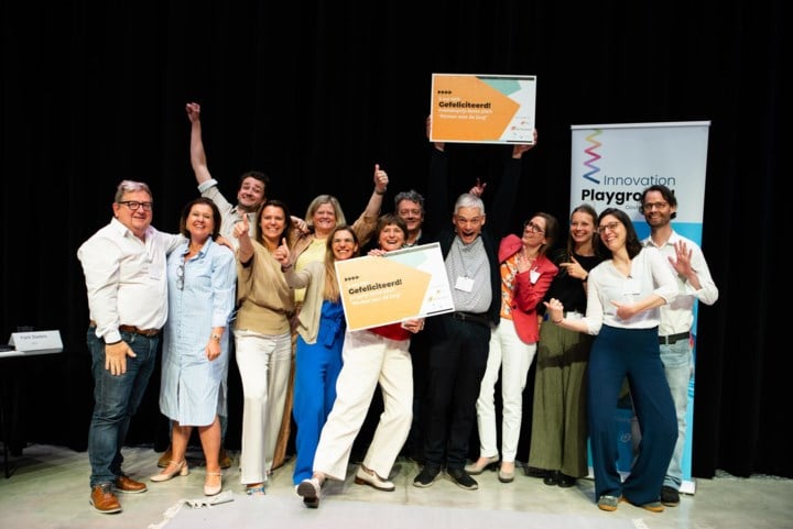 Oplossing tegen antibioticaresistentie en makkelijker verhuizen met AI: Lizzy en Stefan bekroond voor vernieuwende ideeën voor zorgsector