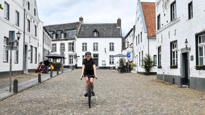 Deze vijf fietstochten loodsen je door Limburgs meest pittoreske kerkdorpjes