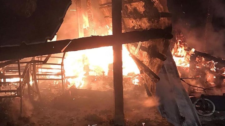 Nachtelijke brand in Brustem: “Ik deed de deur open en zag een enorme vlammenzee”