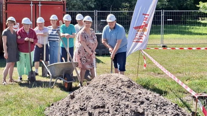Den Brand start met bouw van nieuwe zorgsite: “Inzetten op huiselijke sfeer waarin iedereen zich goed voelt”