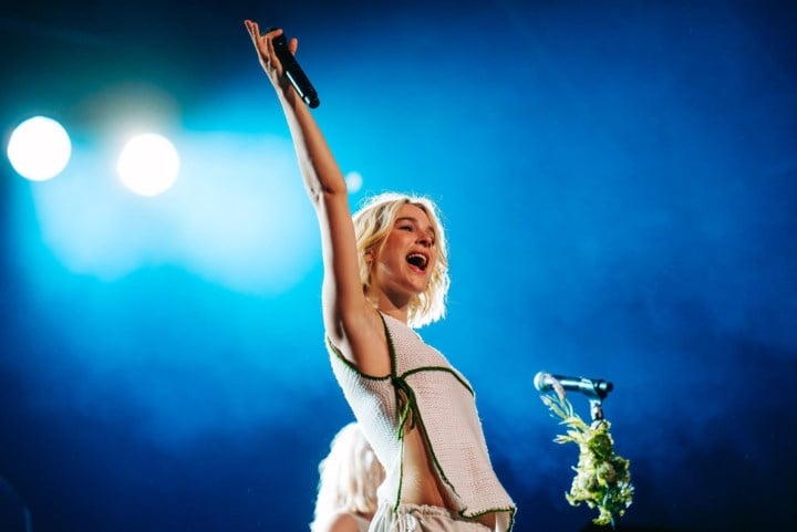 Rijvers bekroont topaffiche: Pommelien Thijs sluit laatste festivaldag af
