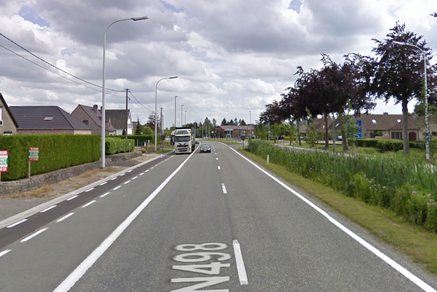 Haag vliegt in brand nadat vrouw onkruid aan het wegbranden is: “Even hevige rookontwikkeling”