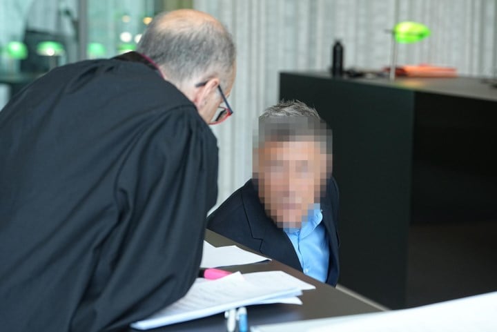 Van examenfraude verdachte magistraat smeekt om tweede kans: “Ik ben al alles kwijt. Sla me alstublieft niet dood”