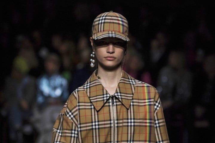 Modemerk Burberry gaat tot 1.700 banen schrappen: bijna één op vijf medewerkers verliezen hun job