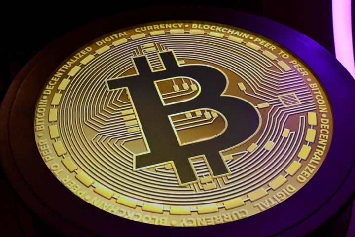 Celstraf voor oplichting met bitcoins, slachtoffers zien tienduizenden euro’s in rook opgaan: “Hij leeft in een fantasiewereld”