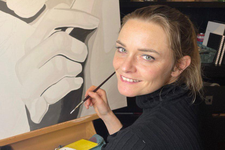 Schoonheidsspecialiste Patricia (42) exposeert voor het eerst haar schilderijen: “Hopelijk kan ik andere mensen inspireren”