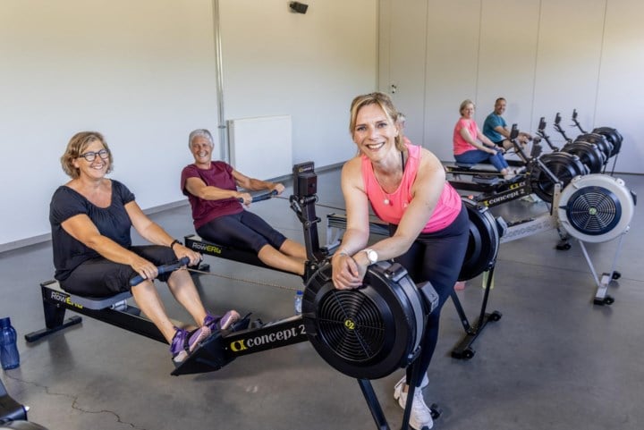 Ann (51) start eerste indoor roeiclub van België na revalidatie van borstkanker: “Het roeien heeft mijn leven gered”
