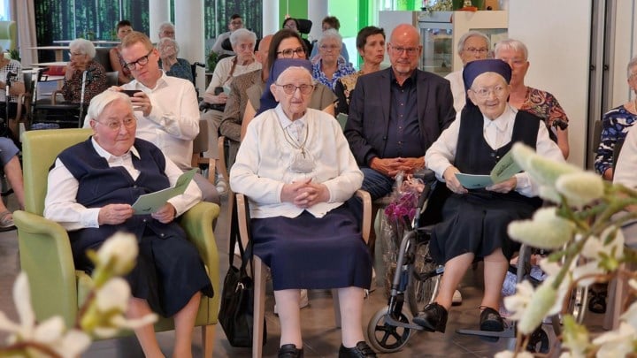 Zuster Pia viert zeventig jaar kloosterdienst