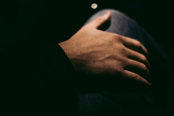 Dertiger riskeert vijf jaar cel voor verkrachting stiefdochter: “In verleden al gelijkaardige feiten”