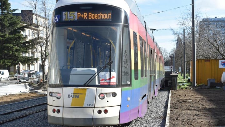 Bovenleidingsmasten aan Bolivarplaats worden hersteld: tramlijnen 1 en 4 volgen omleiding