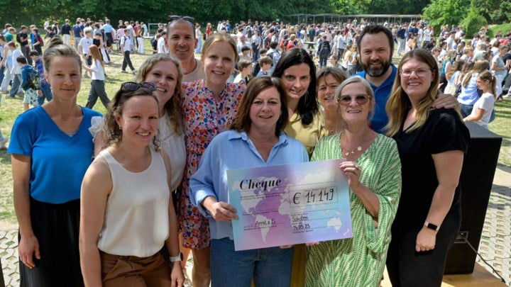 Sint-Michielscollege verrast Appel & Ei met gift van liefst 15.000 euro: tickets voor Tomorrowland, klusjes, maar ook examenvraag geveild