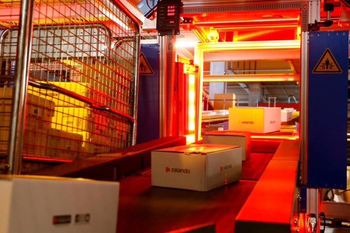 Tienerjongens sjoemelden voor bijna 1.000 euro met pakjes van Zalando en riskeren celstraf: “Was jong, dom en naïef”