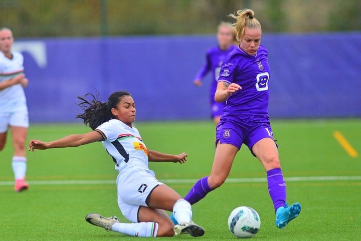 OH Leuven wil Anderlecht eindelijk van de troon stoten in rechtstreeks duel om titel in het vrouwenvoetbal: “Dit kan een verlossing zijn”