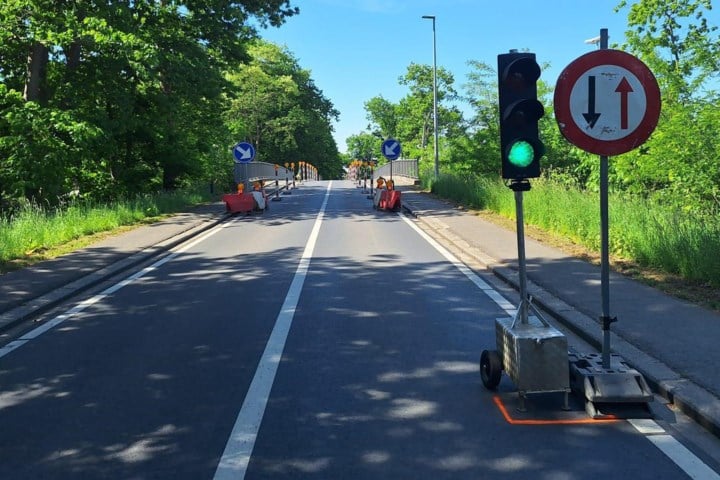 Containers zijn weg: brug aan de Blekkervijverstraat is opnieuw open voor alle verkeer