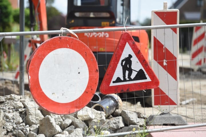 Afslagstrook Heilig Hartlaan week lang afgesloten door herstellingswerken aan middenberm