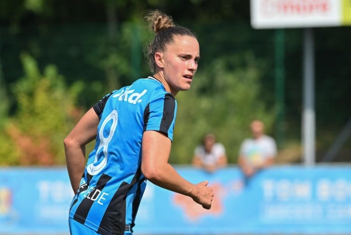 Derde plaats is weg, maar Chloé Vande Velde en Club YLA willen tegen Standard nog één keer knallen: “Eindigen met driepunter”
