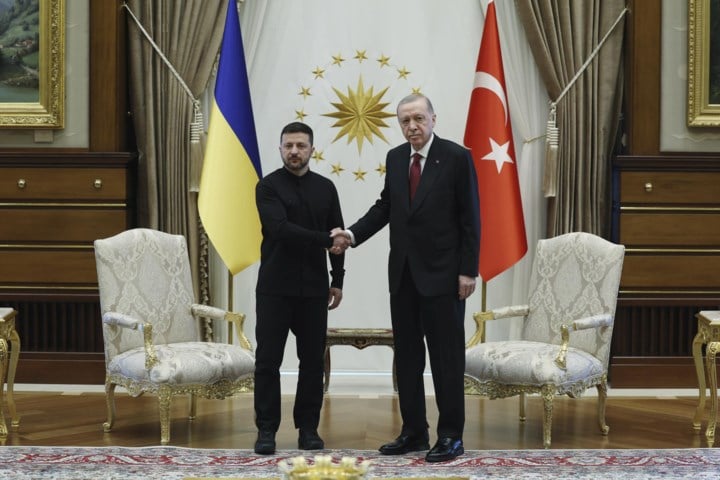 LIVE OORLOG IN OEKRAÏNE. Ontmoeting tussen Zelensky en Erdogan na meer dan 3 uur afgelopen - Trump: “Geen vooruitgang als ik niet samenzit met Poetin”