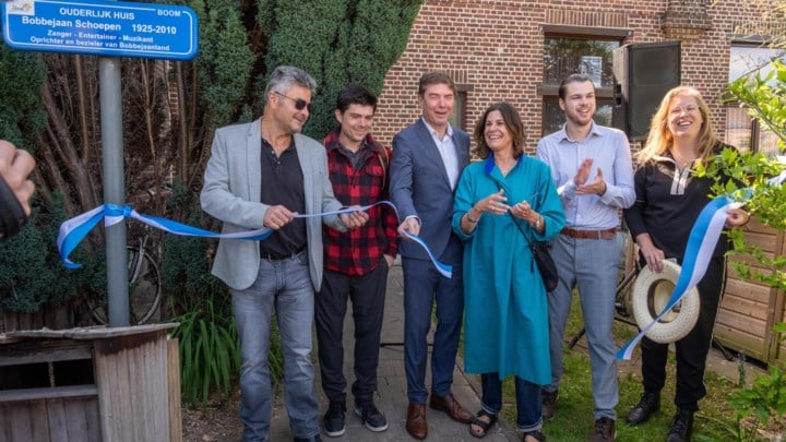 Honderd jaar geleden werd Bobbejaan Schoepen geboren in Boom: gedenkplaat aan ouderlijk huis en audiotour brengen eerbetoon