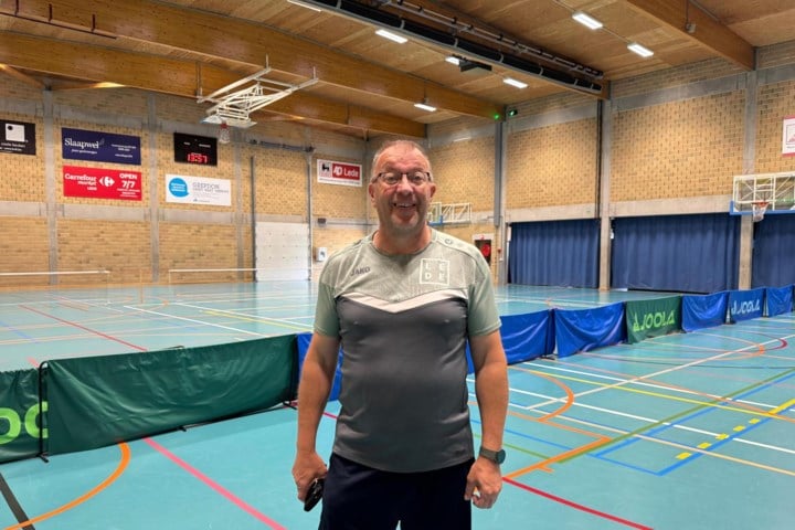 Bart redt dankzij AED-toestel samen met twee andere mannen het leven van 70-jarige rolstoelbasketter: “We hebben niet getwijfeld”