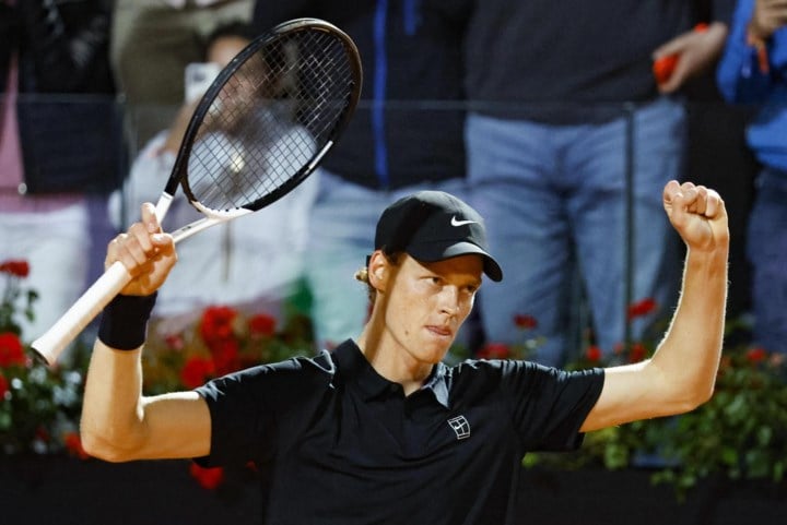 Jannik Sinner verslaat Tommy Paul en speelt droomfinale tegen Carlos Alcaraz in Rome