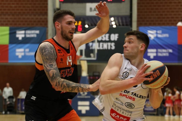 Sterk Leuven Bears sleept belle uit de brand na intens duel tegen Kortrijk Spurs: “Deze groep wil naar de halve finale”