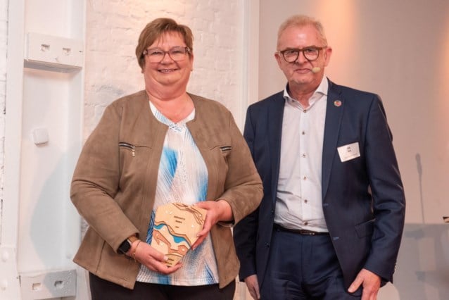 Servantes Awards 2025 zetten lokale ambtenaren in de bloemetjes: Loopbaanprijs voor Paula Aelbrecht